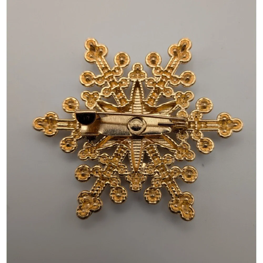 Gold Tone Rhinestone Snowflake Brooch Pin Holiday Winter Starburst Sparkle 2.25
